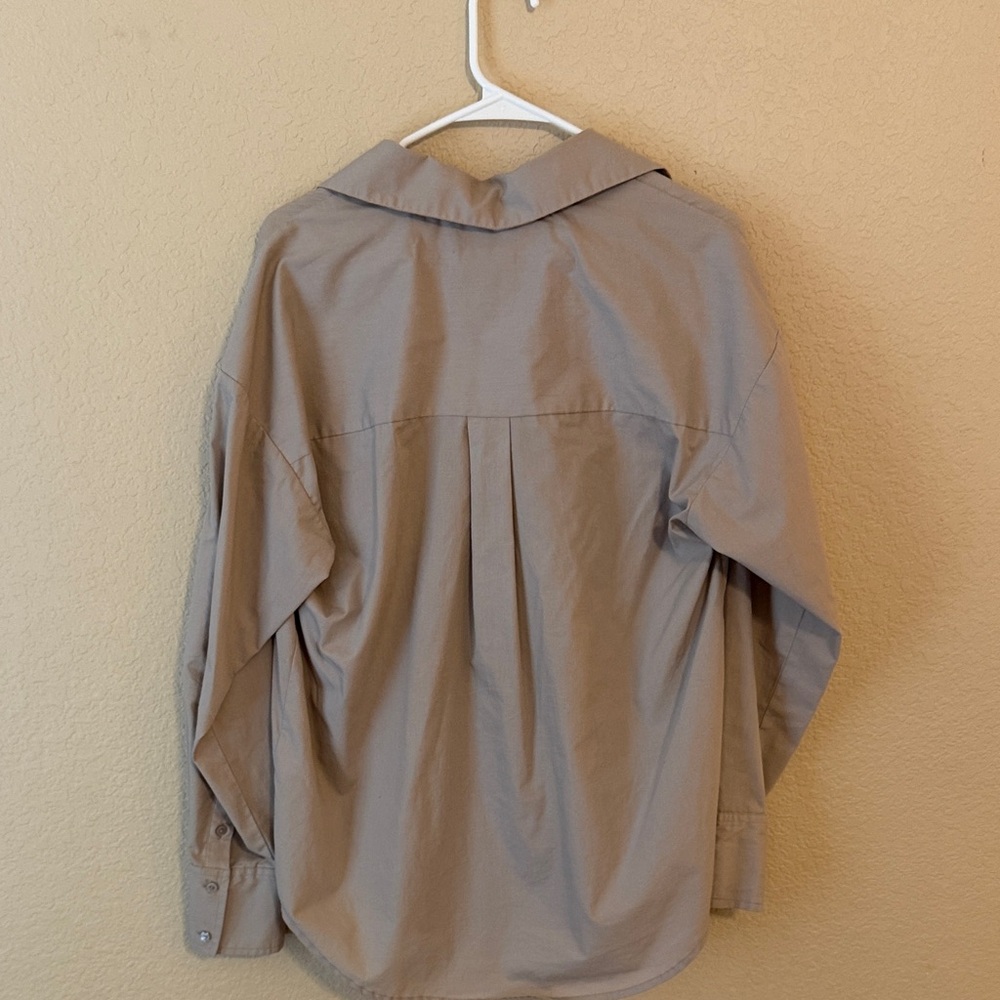 Abercrombie & Fitch Beige Oversized button up - Picture 3 of 3